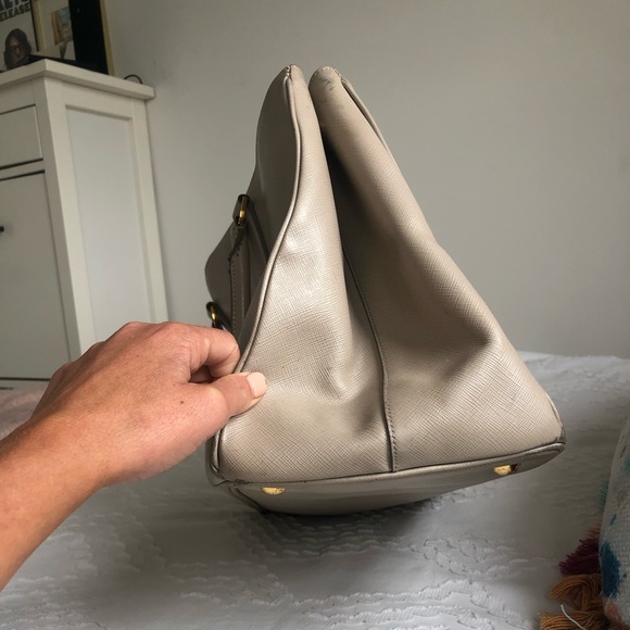 Prada Saffiano - Picture 4 of 8